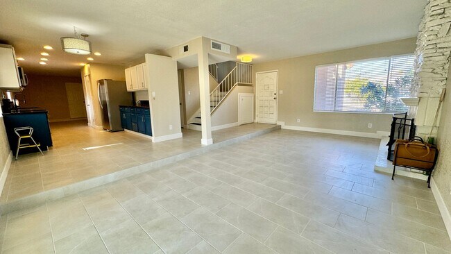 Building Photo - Gorgeous, renovated 4-bedroom home central...