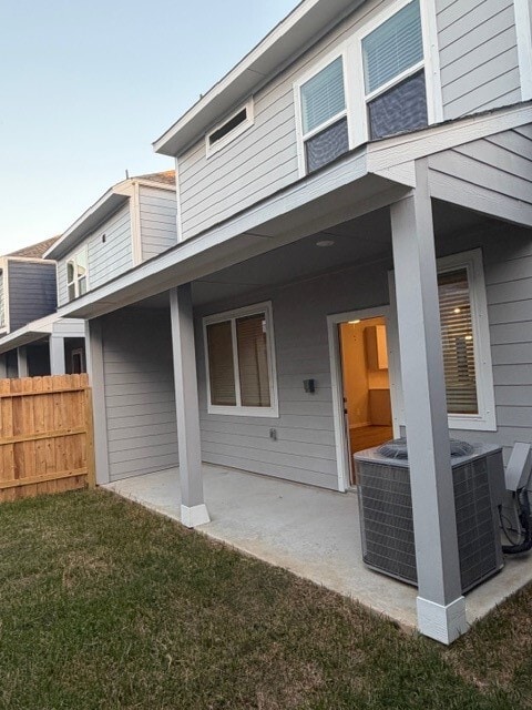 Building Photo - 547 Avisa Dr