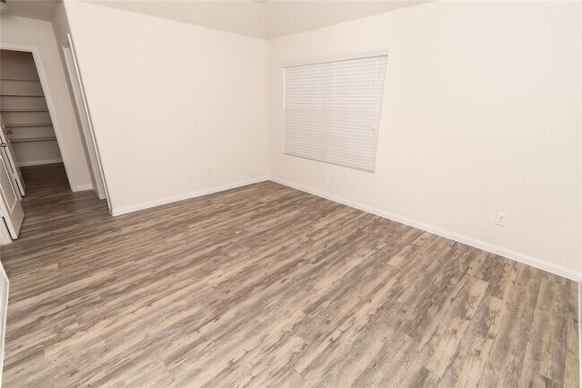 Building Photo - 5488 Quail Cove Ln