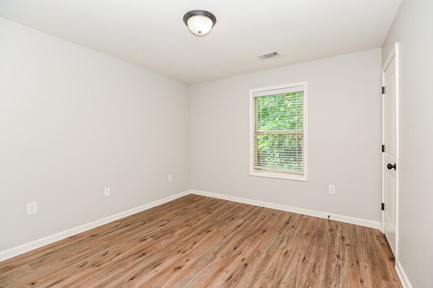 Building Photo - 522 Broughton Dr