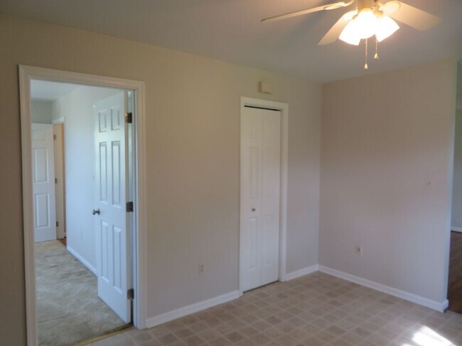 Building Photo - Sutherland