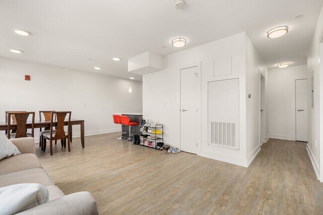 Building Photo - 20 Penniman Rd