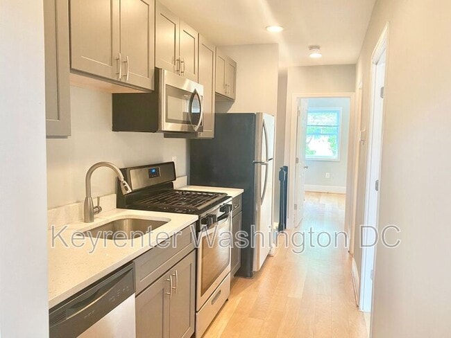 Building Photo - 1715 Montello Ave NE