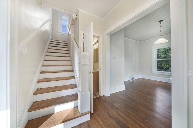 Building Photo - Lovely Two Story, 3 Bedrooms, 2 Bath Home