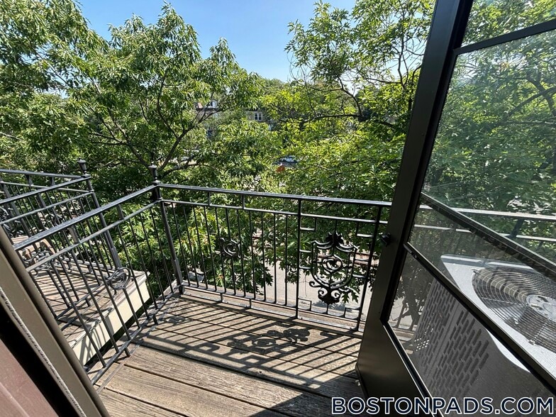 Building Photo - 1137 Commonwealth Ave