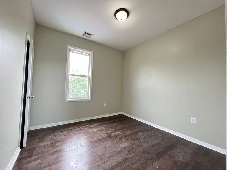 Unit 2 - 908 Bergen St