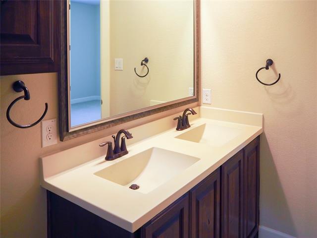 Building Photo - 400 Sunflower Ave