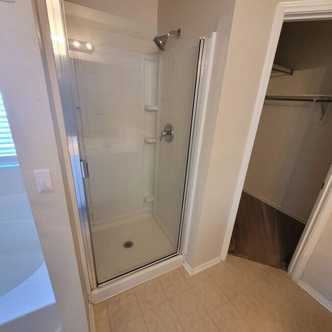 Building Photo - Clean North East Home - O'Conner & IH35