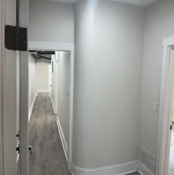 Building Photo - 1970 E 71st St