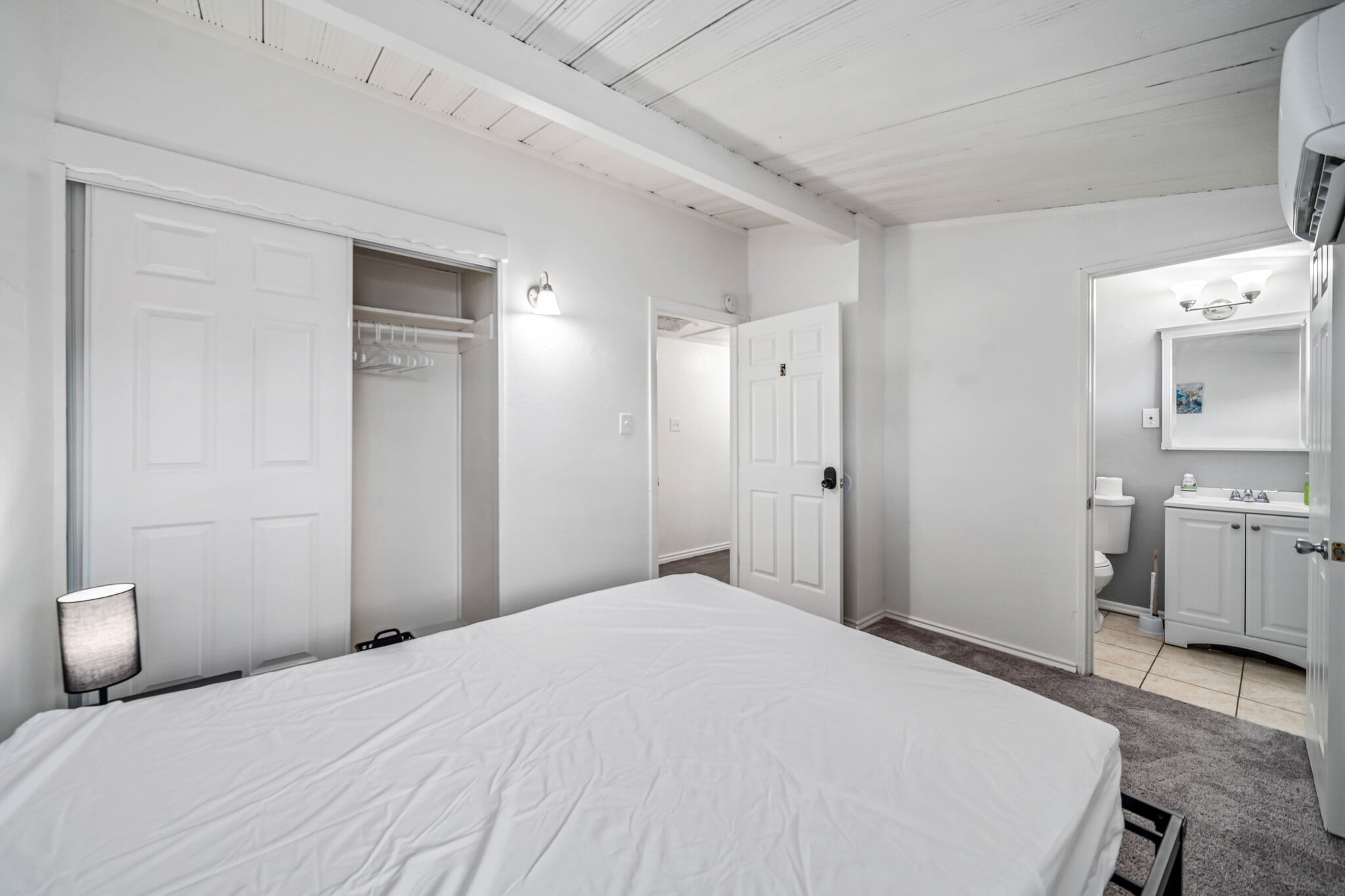 Rooms for Rent-Room 5 - 45426 10th St W