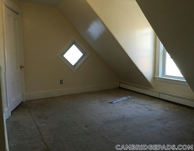 Building Photo - 1539 Cambridge St