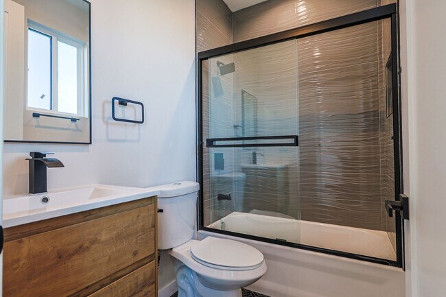 Building Photo - 5515 Glennie Ln