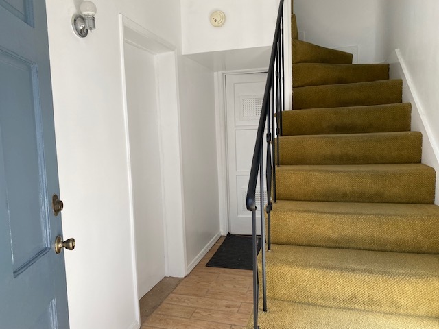 Winding Staircase inside home - 1835 Euclid St