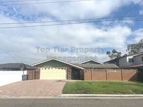 Building Photo - ***Oceanside Charmer 3 bed / 2 bath House ...