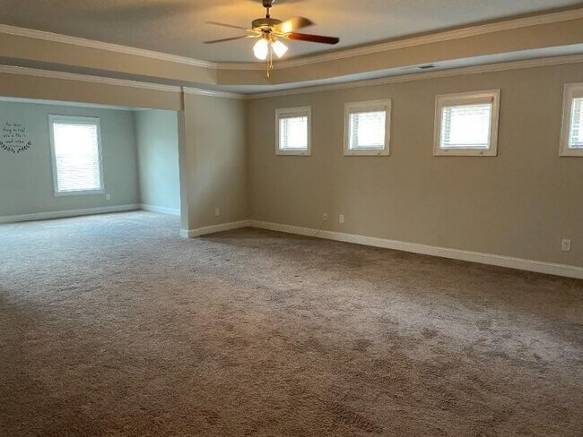 Building Photo - 1011 Virginia Oak Ln