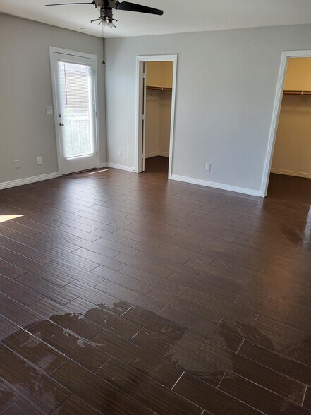 Building Photo - 1137 Evergreen Cove St