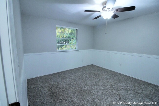 Building Photo - 609 Belle Air Ave