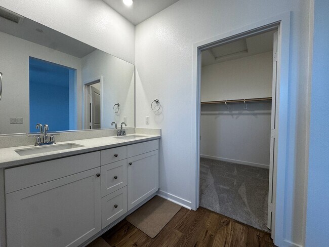 Building Photo - Beautiful, New Siena 3 Bedroom, 2.5 Bath Townhome with Solar for Rent