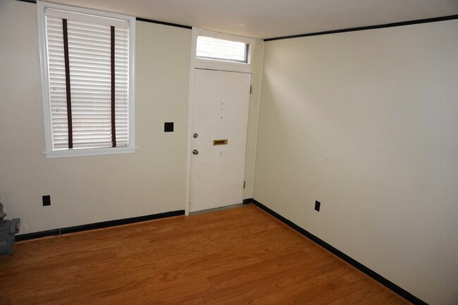 Building Photo - Charming 2 Bedroom Townhome in Upper Fells...