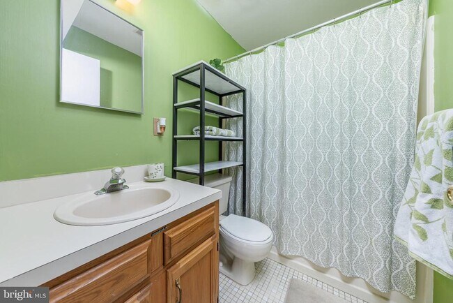 Building Photo - 43 Dover Ct