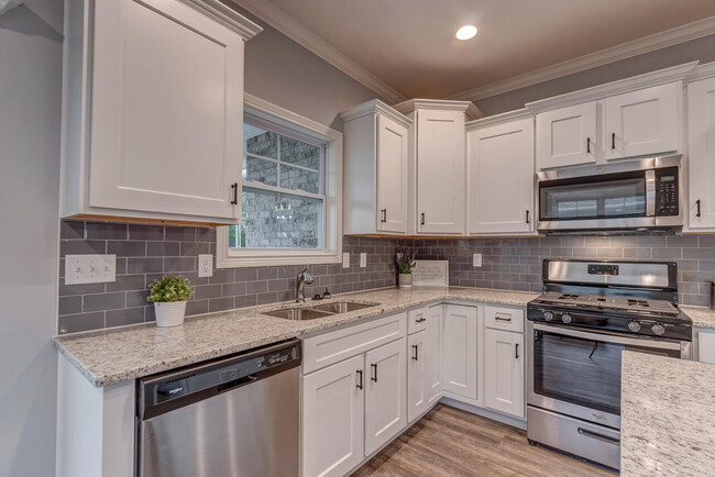Building Photo - 124 White Pine Ct