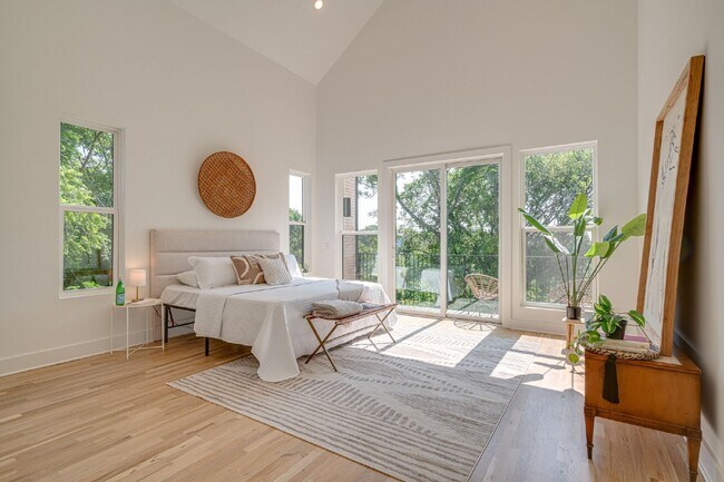 Building Photo - LIKE NEW - Beautiful 4 or 5 BR in Lockelan...