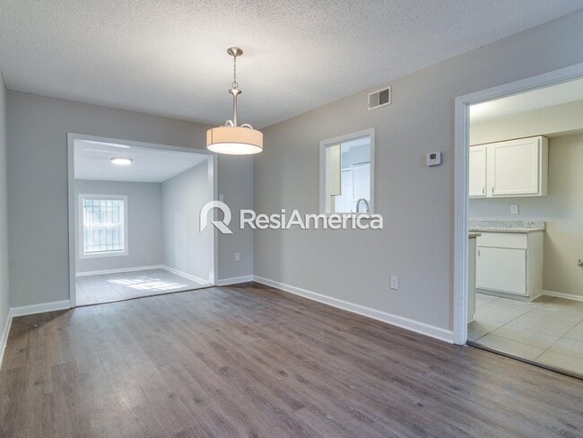 Building Photo - Fully renovated 3BR/2BA with fenced in yard