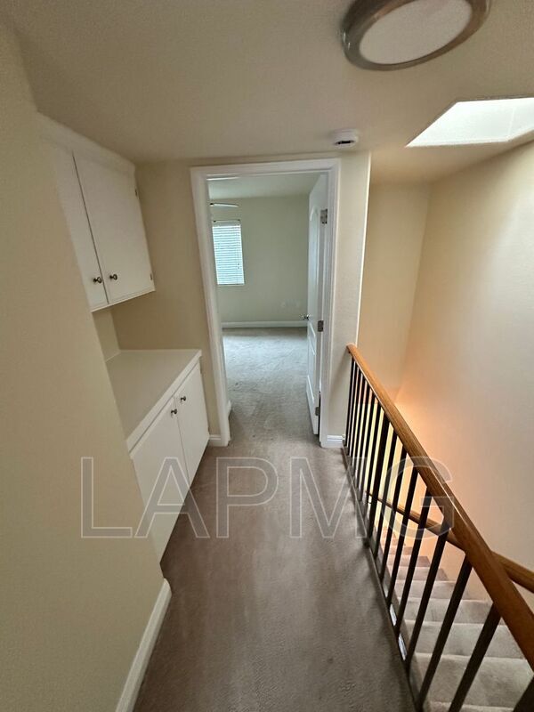 Building Photo - 12217 Moorpark St