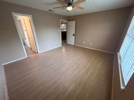 Building Photo - 1011 Windymeadow Ln