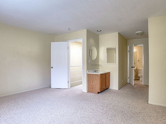 Building Photo - "Charming 2-Bed, 2-Bath Menlo Park Retreat...