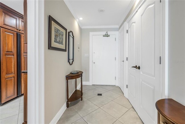 Building Photo - 1 Beach Dr SE