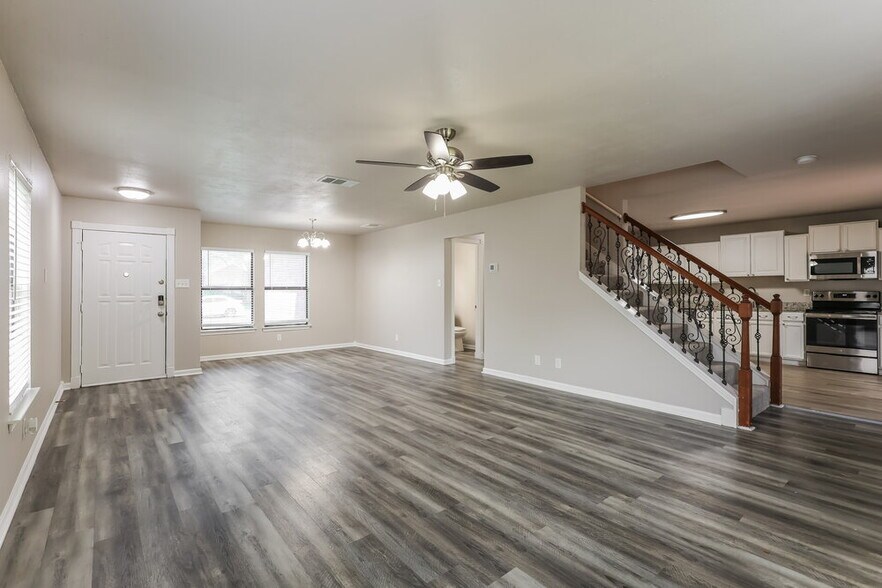 Building Photo - 8151 Cheryl Meadow Dr
