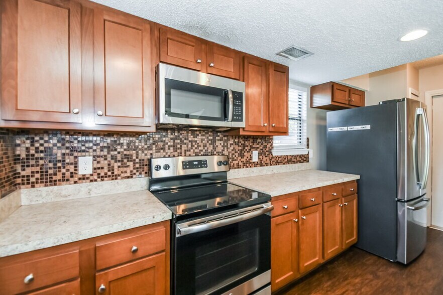 Building Photo - 9727 Villiers Dr S