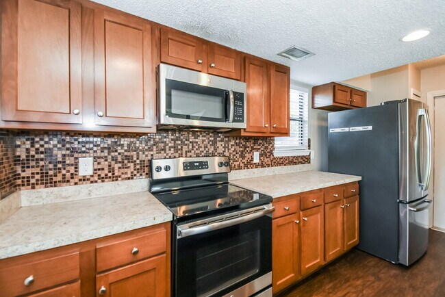 Building Photo - 9727 Villiers Dr S