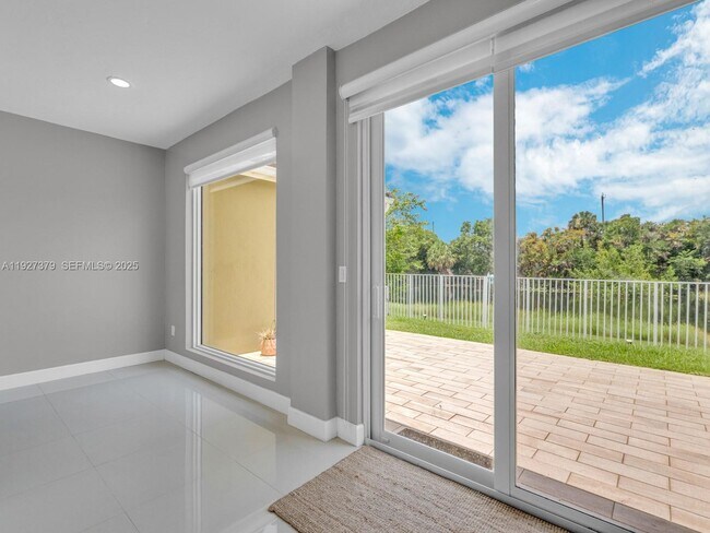 Building Photo - 933 Falling Water Rd