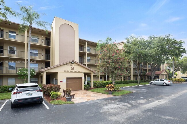 Building Photo - 1351 SW 125th Ave