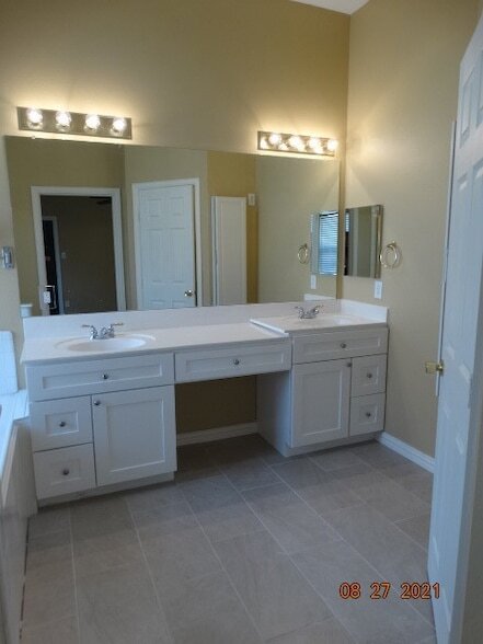 Building Photo - 5016 Adolphus Dr