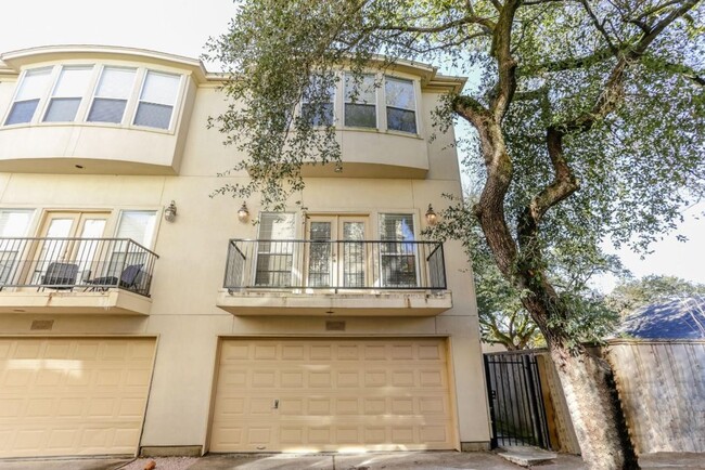 Building Photo - Elegant 3-Bedroom End-Unit Townhome Near M...