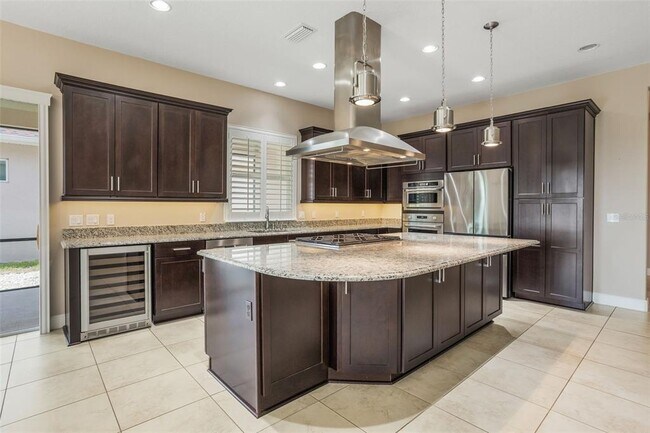 Building Photo - 290 Silver Maple Rd