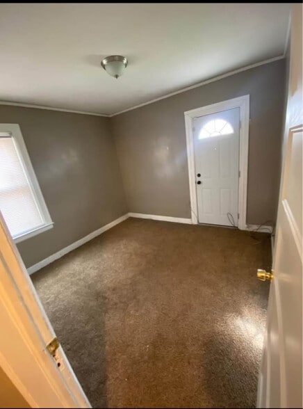 Building Photo - 9209 Pinehurst St