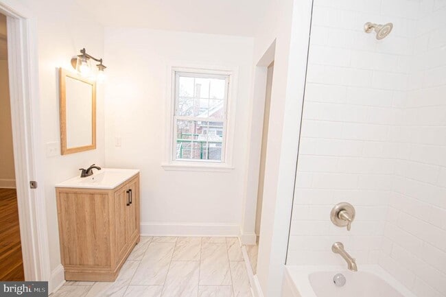 Building Photo - 308 N Division St