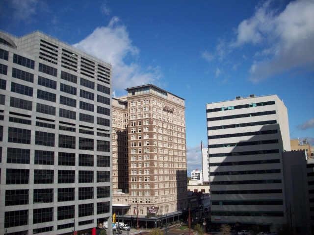 Building Photo - 705 Main St