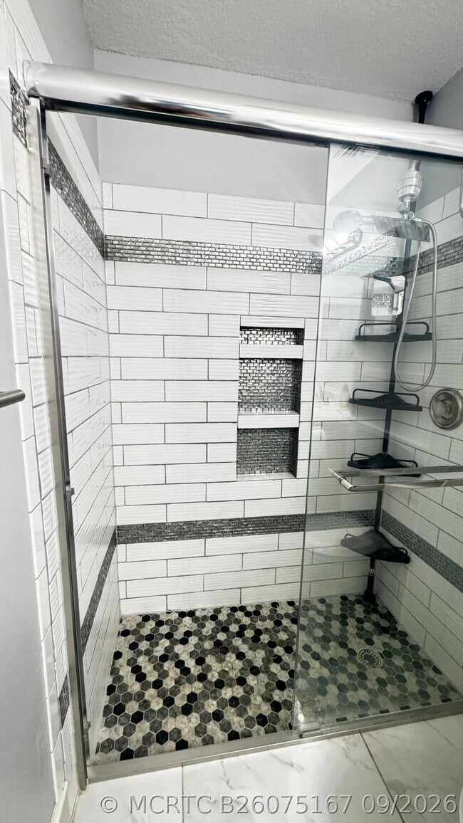 Building Photo - 20970 Concord Green Dr W