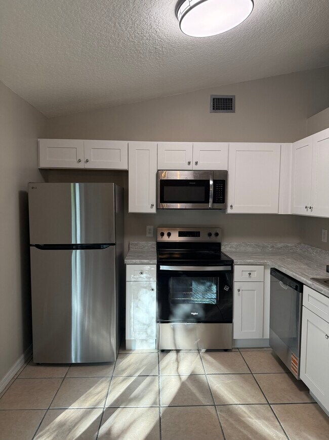 Building Photo - 56 Saint Johanna Dr