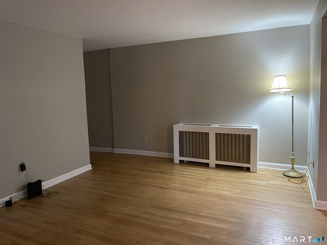 Building Photo - 80 Grassy Plain St