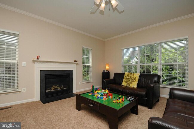 Building Photo - 43156 Malloch Pl