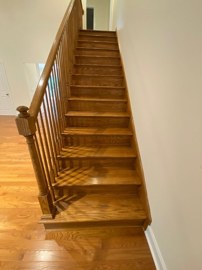 Building Photo - Pristine Duplex with Hardwood Floors and M...