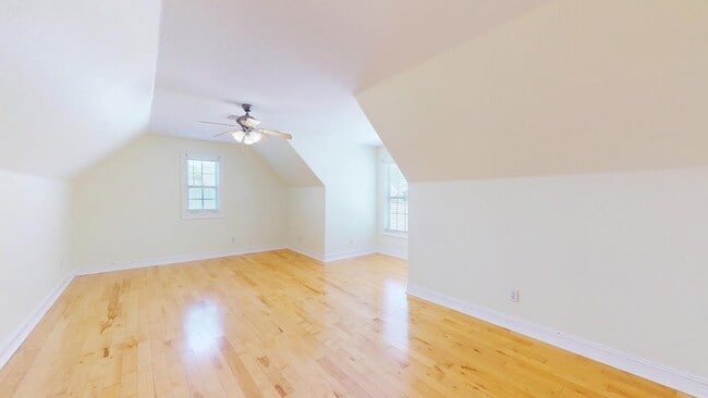 Building Photo - 100 Sweetbriar Lakes Dr