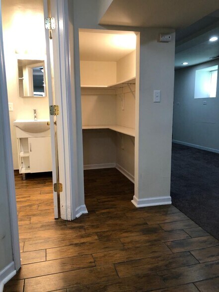 Building Photo - 1703 W Irving Park Rd