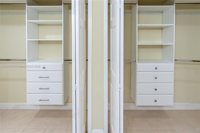 Building Photo - 145 SE 25th Rd